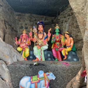 Sri Thirukoneswaram Kovil, hindu temple - Buddhist Family